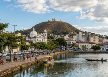 A Terra das Lagoas Encantadas tem 17 lagoas, duas colunas de pedra únicas no mundo e uma gruta que impressiona visitantes