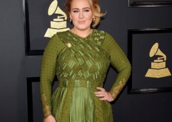 Frase do dia de Adele: “As expectativas dos outros sobre o seu amor podem ser impossíveis.”
