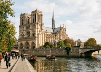 A história da Catedral de Notre-Dame e por que ela se tornou um dos maiores símbolos da arquitetura gótica