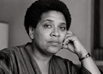 Audre Lorde, escritora e poeta americana: “Cuidar de mim mesma não é indulgência, é autopreservação.”