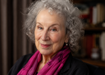 Margaret Atwood, escritora canadense: “Uma palavra depois de outra, depois de outra, é poder.”