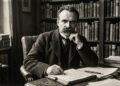 Friedrich Nietzsche, filósofo alemão: “A maneira mais segura de corromper um jovem é ensiná-lo a ter em maior estima aqueles que pensam como ele do que aqueles que pensam diferente.”