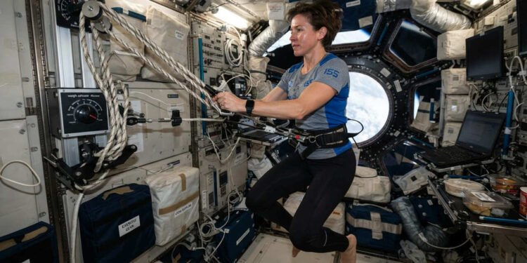 A microgravidade enfraquece os ossos no espaço, mas o problema pode continuar depois da volta à Terra