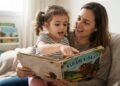 Pedir a mesma história todas as noites não significa falta de interesse por novidades — saber o que vai acontecer também pode trazer conforto e previsibilidade
