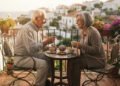 A psicologia diz que pessoas nos 60 e 70 anos que ficam com um círculo de amigos cada vez menor não estão necessariamente se tornando antissociais — pesquisas mostram que os vínculos periféricos diminuem enquanto as relações mais próximas ganham importância