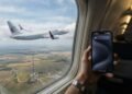 Especialistas explicam por que o modo avião ajuda a reduzir interferências nos sistemas da cabine durante o voo