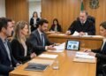 Herdeiros exigem no inventário o repasse de 300 mil milhas aéreas e saldo em carteira de apostas do pai falecido. A companhia aérea tenta cancelar os pontos alegando uso intransferível, mas o tribunal determina a transferência, reconhecendo que bens virtuais possuem valor econômico e compõem a herança digital.