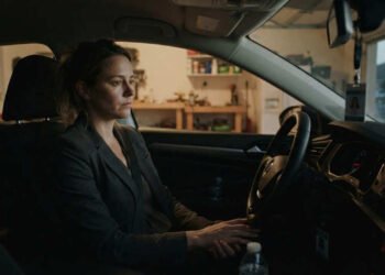 Adultos que ficam alguns minutos sozinhos dentro do carro antes de entrar em casa não estão necessariamente evitando a família, podem estar criando uma pausa entre o trabalho e a vida pessoal