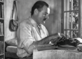 A frase do dia de Hemingway: "Não há nada de nobre em ser superior aos seus semelhantes; a verdadeira nobreza consiste em ser superior à pessoa que você era antes."