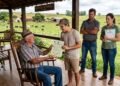Avô doa em vida fazenda de R$ 2 milhões exclusivamente para o neto favorito, ultrapassando o limite de 50% do seu patrimônio total; após o falecimento, os filhos legítimos ingressam com ação de redução de doação inoficiosa e anulam a transferência da parte que invadiu a legítima.