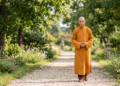 Thich Nhat Hanh, mestre zen: “Ao beber sua primeira xícara do dia, perceba o calor, o aroma e o instante que está diante de você”