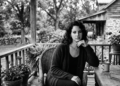 Citação do dia de Lana Del Rey: “Você pode rezar e rezar para se sentir livre de um peso, mas, sem explicação sobre por quê ou quando, de repente tudo se alivia.”