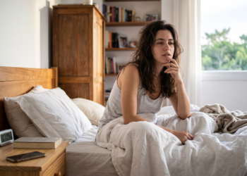 Por que esquecemos o sonho poucos minutos depois de acordar? Ciência revela o que acontece com a memória durante o despertar