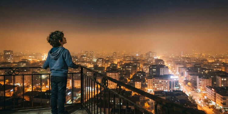 Astrônomos alertam: Como a iluminação artificial das cidades está apagando o céu estrelado e transformando a noite em um vazio invisível