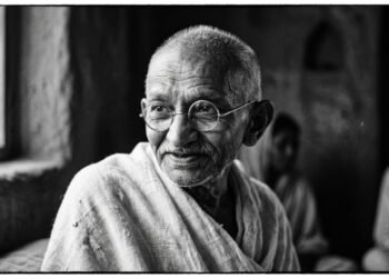 A frase de Gandhi para o dia: “Seja a mudança que você deseja ver no mundo.”
