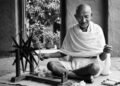 Mahatma Gandhi, pacifista indiano, refletiu sobre a justiça: “A coisa mais atroz sobre as coisas ruins feitas por pessoas más é o silêncio das pessoas boas.”