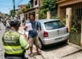 estacionar na guia rebaixada