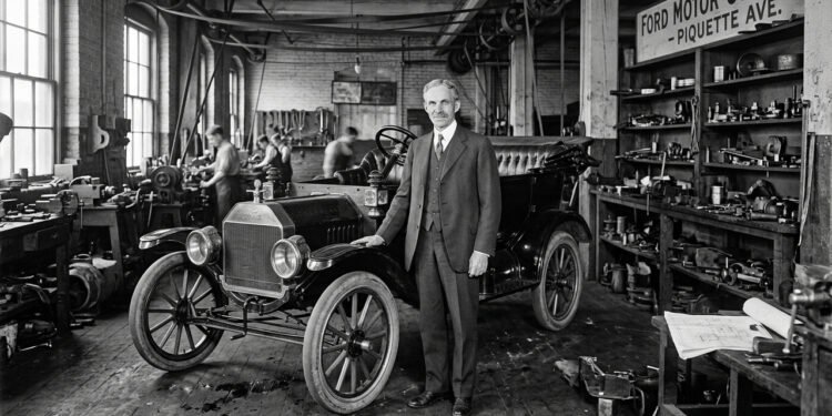 "O dinheiro deve vir como resultado do trabalho, e não antes do trabalho": A frase de Henry Ford que explica o verdadeiro foco do profissional de sucesso