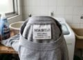 Os símbolos de balde com X na etiqueta de roupa: o que cada um realmente proíbe fazer