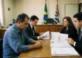 Pai autônomo esconde renda mensal de R$ 8.000 para pagar apenas R$ 400 de pensão e mãe pede quebra de sigilo bancário