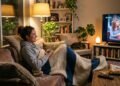 Por que preferimos reassistir às mesmas séries repetidas vezes? O mecanismo da mente que usa a previsibilidade de histórias conhecidas para acalmar a tensão