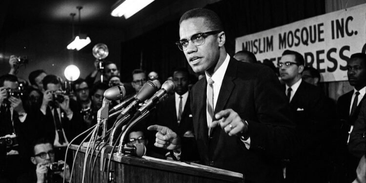 A frase de Malcolm X sobre a força do conhecimento: "A educação é o nosso passaporte para o futuro, pois o amanhã pertence às pessoas que se preparam para ele hoje."