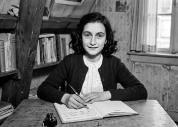 "Como é maravilhoso que ninguém precise esperar um único momento antes de começar a melhorar o mundo": A frase de Anne Frank que explica por que a bondade não depende de condições perfeitas