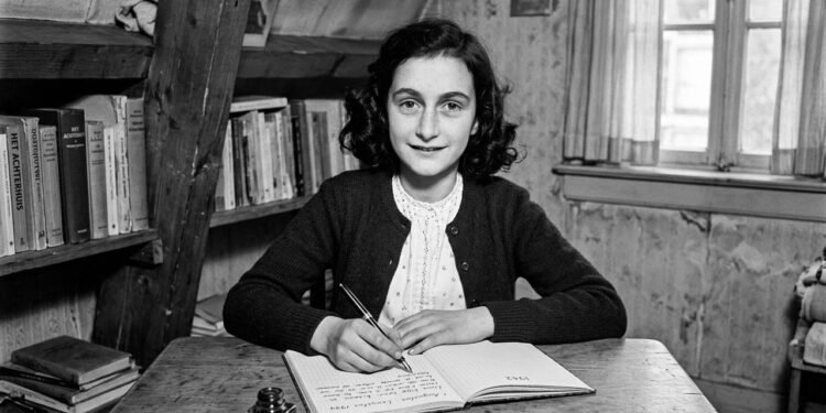 "Como é maravilhoso que ninguém precise esperar um único momento antes de começar a melhorar o mundo": A frase de Anne Frank que explica por que a bondade não depende de condições perfeitas