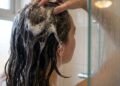 Onde aplicar shampoo para evitar o ressecamento