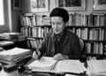 "Não se nasce mulher, torna-se mulher": A frase histórica de Simone de Beauvoir que explica como as construções sociais moldam a identidade feminina