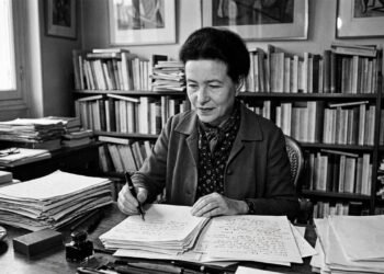 "Não se nasce mulher, torna-se mulher": A frase histórica de Simone de Beauvoir que explica como as construções sociais moldam a identidade feminina