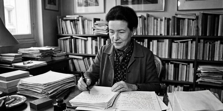 "Não se nasce mulher, torna-se mulher": A frase histórica de Simone de Beauvoir que explica como as construções sociais moldam a identidade feminina