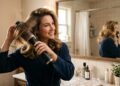 Secar o cabelo com escova modeladora: afinal, o aparelho vale a pena ou estraga os fios com o calor direto muito mais que o secador comum