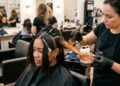 Antes de tingir o cabelo, existe um intervalo importante que pode proteger a raiz durante a aplicação