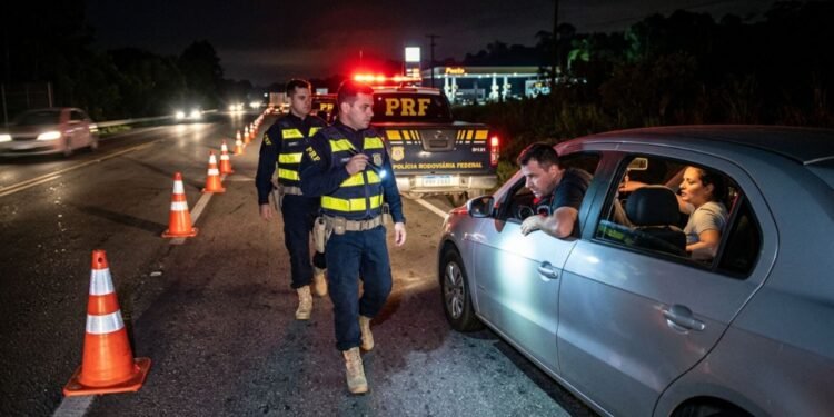 Assim, tentar transferir o comando do carro para terceiros após o flagrante configura infração autônoma prevista no ordenamento legal.