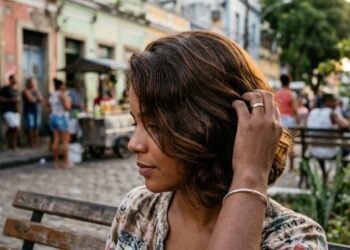 Cabelos longos e loiros estão fora de moda: a tendência que vai bombar em 2026