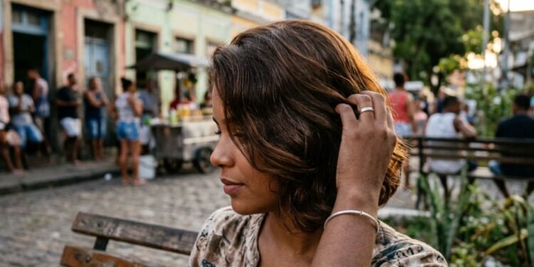 As molas ficam mais soltas e ganham balanço imediato sem precisar de quilos de creme para pentear