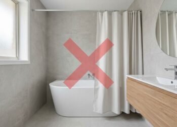 O reinado das cortinas de chuveiro acabou: a alternativa mais elegante e prática para banheiros em 2026