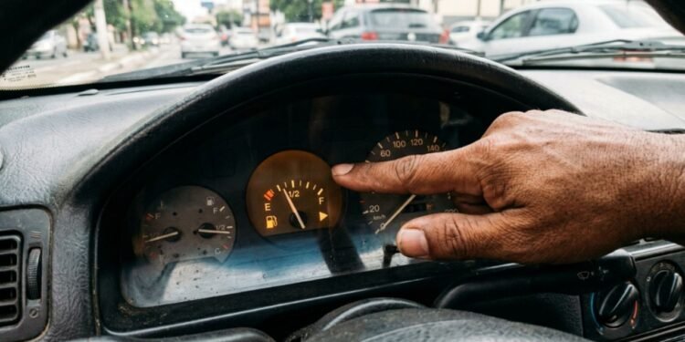 Na prática, você nunca mais vai precisar esticar a mangueira da bomba por cima do porta-malas.