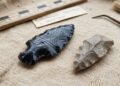 Arqueólogos descobrem que estas flechas de obsidiana de quase 9 mil anos escondiam marcas feitas com uma precisão impressionante
