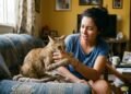 Veterinário explica: os gatos não mordem durante o carinho porque são agressivos