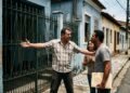 Após o falecimento dos pais, um dos 4 filhos toma posse exclusiva do imóvel da família, troca as fechaduras das portas e impede a entrada dos demais parentes para avaliação do bem. Os outros herdeiros acionam a Justiça exigindo a fixação de aluguel mensal pelo uso exclusivo do patrimônio e a alienação judicial da casa