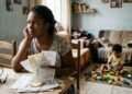 Pai declara rendimento de um salário mínimo para diminuir o valor dos alimentos do filho de 4 anos, mas a mãe comprova padrão de vida incompatível nas redes sociais e extratos