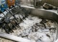 Como limpar boca de fogão sem esfregar usando misturas caseiras simples