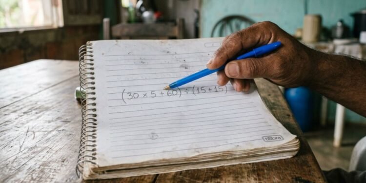 Esse impulso automático faz você ignorar a hierarquia dos símbolos e errar feio.