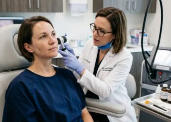 Peeling, laser ou microagulhamento: dermatologista explica para que serve cada procedimento