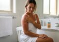 Médica dermatologista Paloma Borregón, explica: “Após a exposição solar, é essencial hidratar muito bem a pele, pois ela sofreu danos.”