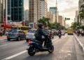 Scooter elétrica vira alternativa para quem quer fugir do trânsito e gastar menos com gasolina