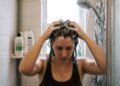 4 opções de shampoos antirresíduos para acabar com o cabelo pesado e devolver o movimento aos fios