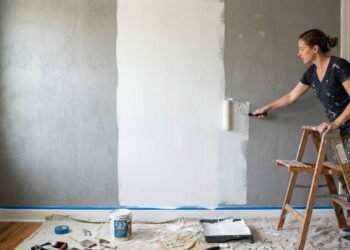 A cor que está substituindo o cinza nas paredes e deixa a casa mais iluminada e aconchegante